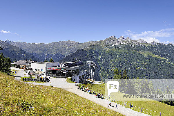 Panoramabahn Bergstation  Elfer  1790 m  Stubaier Alpen  Tirol  Österreich  Europa