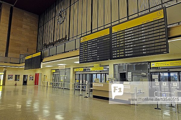 Terminal des Flughafens Berlin Tempelhof  Berlin  Deutschland  Europa