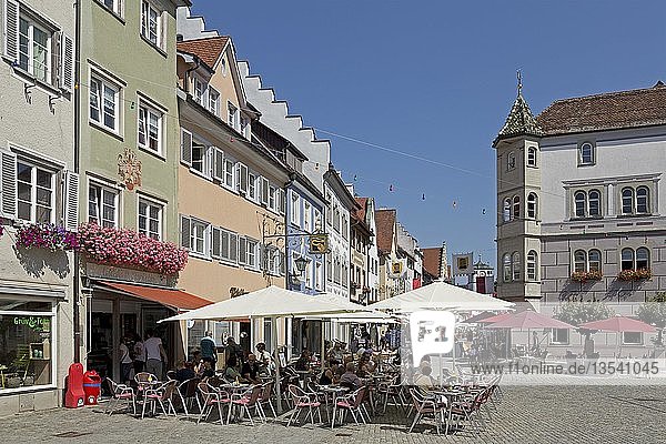 Herrenstraße mit Marktplatz und Obstofenhaus  Wangen  Allgäu  Baden-Württemberg  Deutschland  Europa