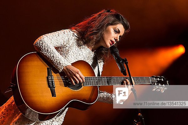 Die britische Sängerin und Songwriterin Katie Melua live beim Blue Balls Festival Luzern  Schweiz  Europa