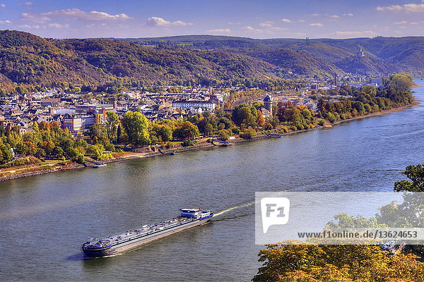 Blick auf Rhein und Marksburg Rheinland-Pfalz Deutschland Europa