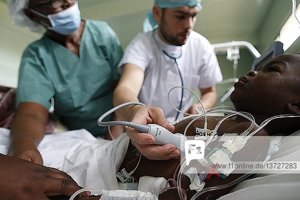 'Brazzaville Hospital  NGO la Chaine de l´Espoir  Intensive care.'