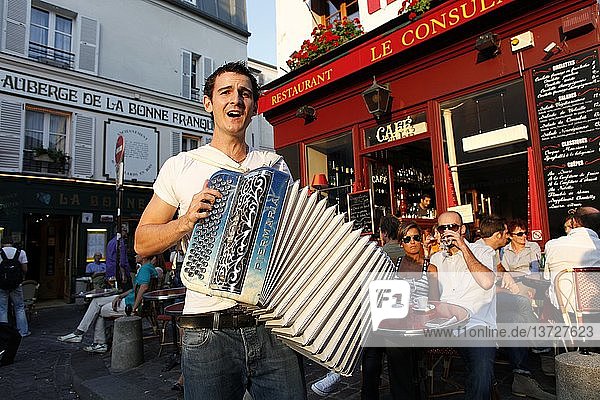Straßenmusiker in Montmartre  Paris  Frankreich.