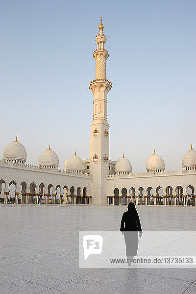 Große Sheikh-Zayed-Moschee. Die größte Moschee in den VAE und eine der 10 größten Moscheen der Welt.