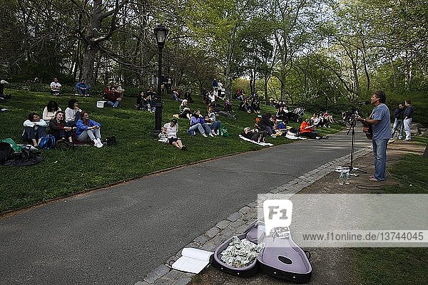 Straßenmusiker im Central Park  New York  Vereinigte Staaten.