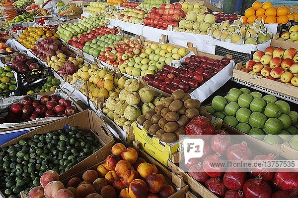 Obst auf dem Taza-Markt in Baku.