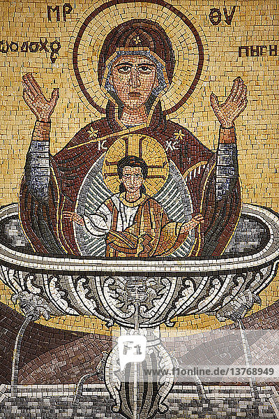 Griechisch-orthodoxe Ikone  die Maria als Quelle des Lebens darstellt  in der orthodoxen Kirche St. Georg  Madaba '