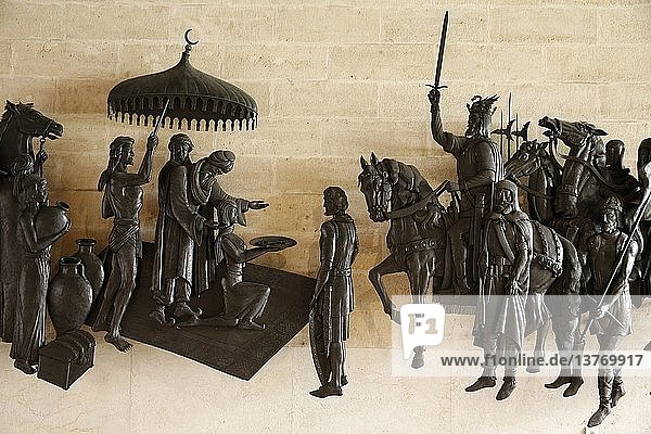 Wandskulptur aus Eisenblech  die die Übergabe der Schlüssel der Stadt Palma durch den König Abu Yahya an Jaime I. darstellt. Hergestellt in der Werkstatt von Guillermo Seguis.
