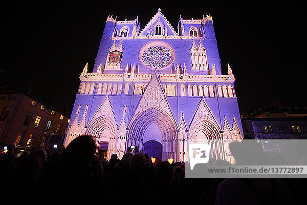 Fete des Lumieres - Fest der Lichter  das jedes Jahr am 8. Dezember in Lyon stattfindet - Beleuchtung der Kathedrale