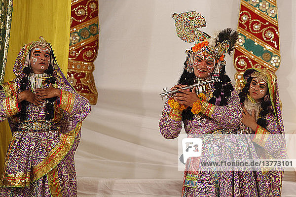 Traditioneller Tanz zum Thema Krishna und die Gopi
