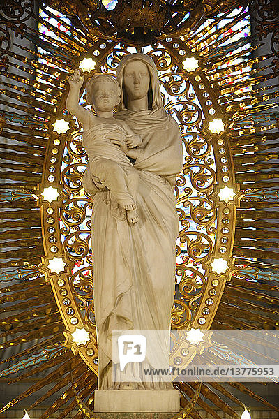 Skulptur der Jungfrau mit Kind in der Basilika von Fourviere
