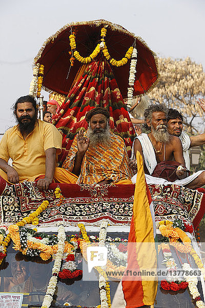 Sadhu-Prozession während der Haridwar Kumbh Mela