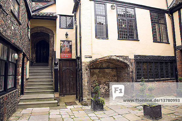 Historic courtyard of Strangers´ Hall  Norwich  Norfolk  England