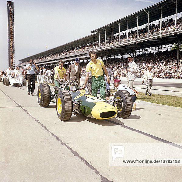 Seitlich umgedreht. Indianapolis 500 im Jahr 1964.