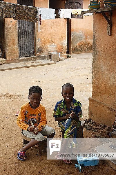 Afrikanische Kinder zu Hause  Lome  Togo.