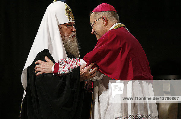 Moskauer orthodoxer Patriarch Alexis II. mit Pariser Erzbischof Andrate Vingt-Trois in der Kathedrale Notre Dame