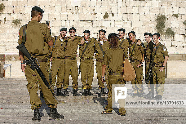 Bewaffnete israelische Soldaten an der Jerusalemer Westmauer