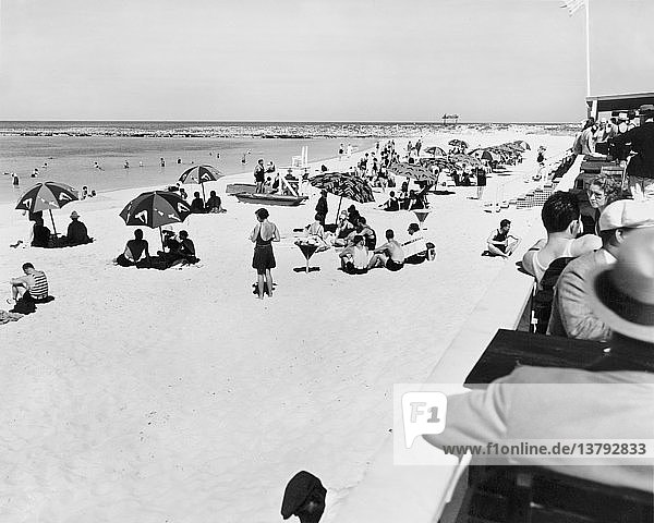 New Providence  Bahama: ca. 1927 Die Szene am Hog Island Beach auf den Bahamas.