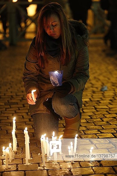Gebetswache  Europäisches Treffen der Taize-Gemeinschaft  St. Perters-Platz.