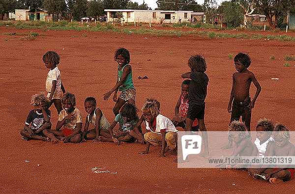 Kinder in der Aborigine-Gemeinde Yuendumu in Zentralaustralien