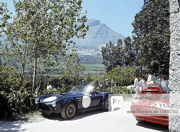 Ed Freutel-Tony Settember´s 7-Liter Shelby Cobra schied durch Unfall aus. Targa Florio  Sizilien 8. Mai 1966. '