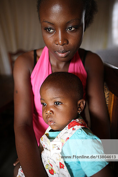 Afrikanische Mutter und Kind