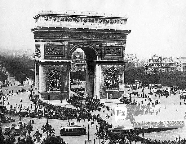 Paris  Frankreich: 9. Juni 1923 Gedenktag am Arc de Triomphe de l´Etoile am westlichen Ende der Champs-Elysees in Paris. Er ehrt diejenigen  die für Frankreich gekämpft haben.