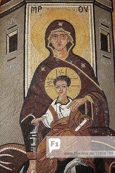 Mosaik mit Jungfrau und Kind in der orthodoxen Kirche St. Georg  Madaba '