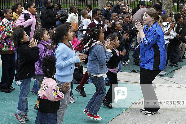 Metro Ministries ist eine christliche  gemeinnützige Organisation  die sich für die Kinder der Innenstadt in den fünf Bezirken von New York City und in verschiedenen städtischen Zentren auf der ganzen Welt einsetzt. Dieses Bild wurde in Harlem aufgenommen