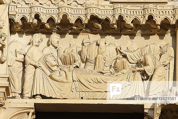 'Notre-Dame of Chartres cathedral North gate sculptures Mary´s death '