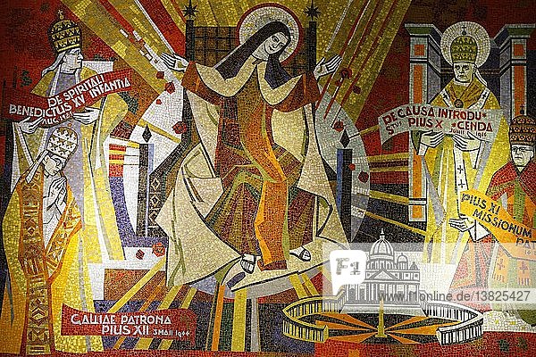 Mosaik in der Basilika Sainte-Therese  St. Theresia und Päpste.