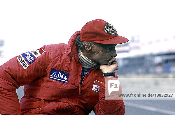 Niki Lauda  österreichischer Rennfahrer  der in den Jahren 1975  1977 und 1984 dreimal die Formel-1-Weltmeisterschaft gewann. Fotografiert in den 1970er Jahren.