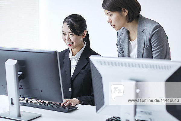 Young Japanese businesspeople