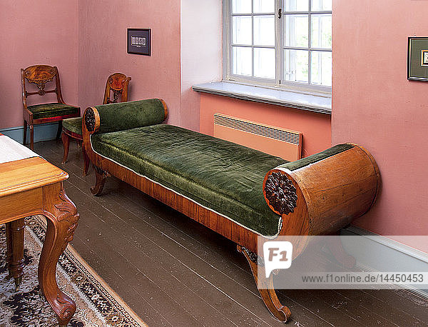 Verziertes rückenfreies Sofa