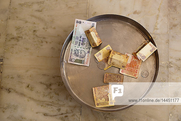 Indisches Geld in einer Schüssel