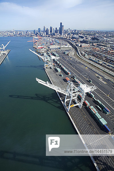 Kräne im Hafen von Seattle