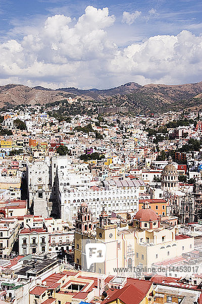 Die Stadt Guanajuato vom Pipila-Überhang in der Abenddämmerung