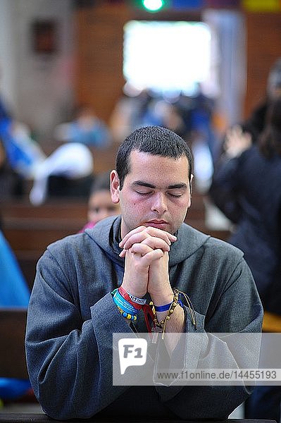 Rio de Janeiro. World Youth Day (WYD) 2013. Temps de priere en paroisse.