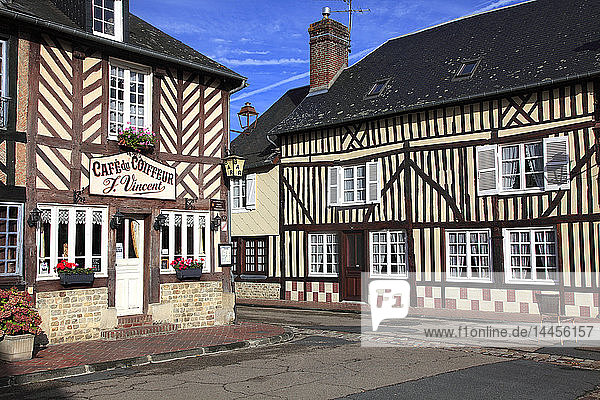 Frankreich  Normandie  Departement Calvados (14)  Beuvron En Auge  das schönste Dorf Frankreichs  Platz Vermughen