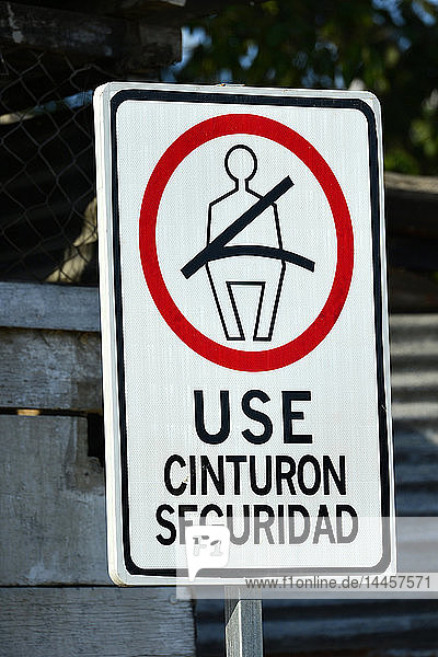 Vorsicht mit Anschnalltext und -zeichen in Guatemala  Mittelamerika.