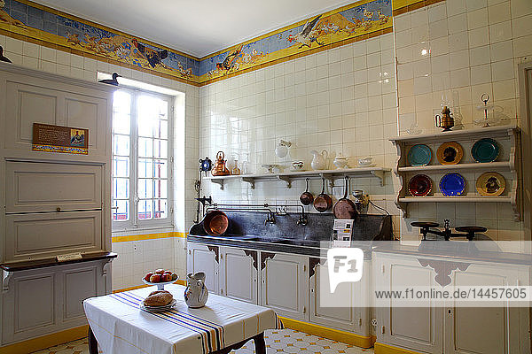 Frankreich  Aquitanien  Pyrenäen Atlantiques (64)  Baskenland  Provinz Labourd  Edmond Rostand Haus (Museum) die Küche