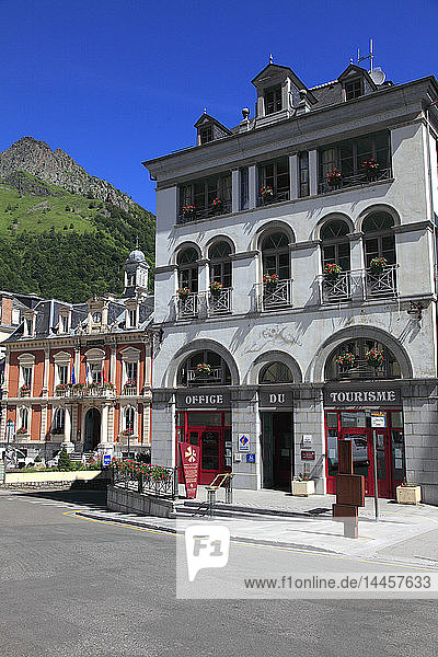 Frankreich  Occitanie (Midi Pyrenees )  Hautes Pyrenees (65)  Cauterets  Rathaus und Tourismusbüro