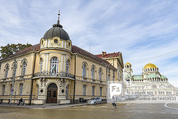 Bibliothek der Bulgarischen Akademie der Wissenschaften mit Nevsky-Kathedrale  Sofia  Bulgarien