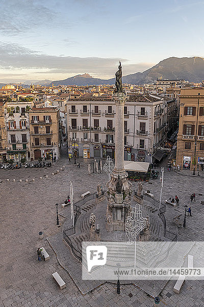 Colonna dell'Immacolata-Denkmal auf dem San-Domenico-Platz in der Nähe von Vucciria  Palermo  Sizilien  Italien