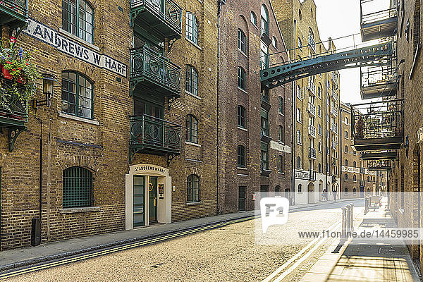 Die historischen viktorianischen Straßen und umgebauten Lagerhäuser in Shad Thames  London  England  Vereinigtes Königreich