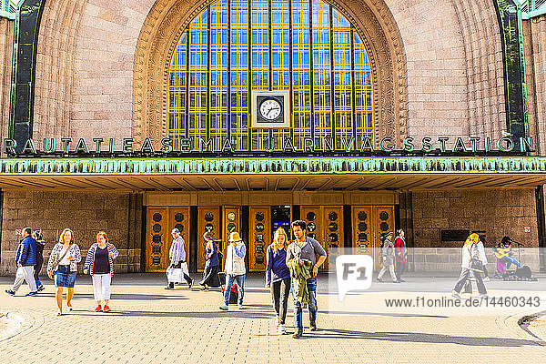 Eingang zum Bahnhof Helsinki in Helsinki  Uusimaa  Finnland