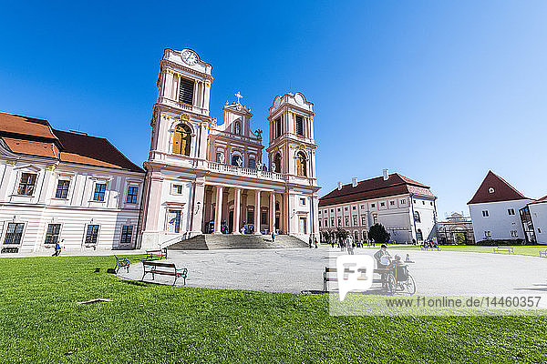 Stiftskirche und Kreuzgang  Stift Göttweig  UNESCO-Welterbe  bei Krems  Wachau  Österreich