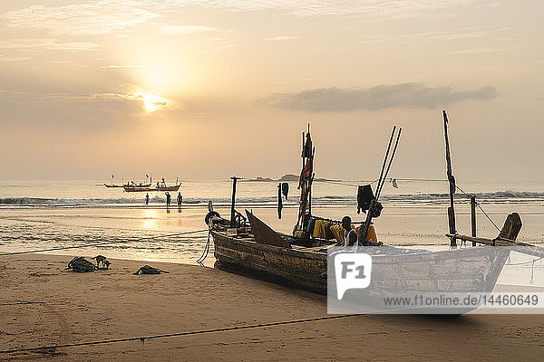 Sonnenaufgang am Strand von Busua  Busua  Ghana