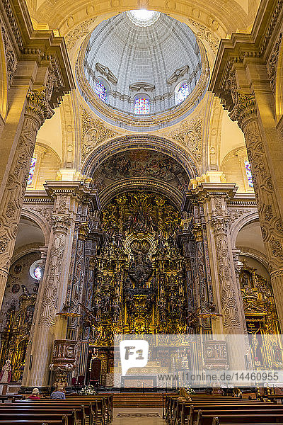 Im Inneren der Kirche El Salvador  Sevilla  Andalusien  Spanien