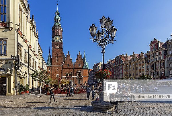 Der Marktplatz und das Rathaus  Breslau  Polen